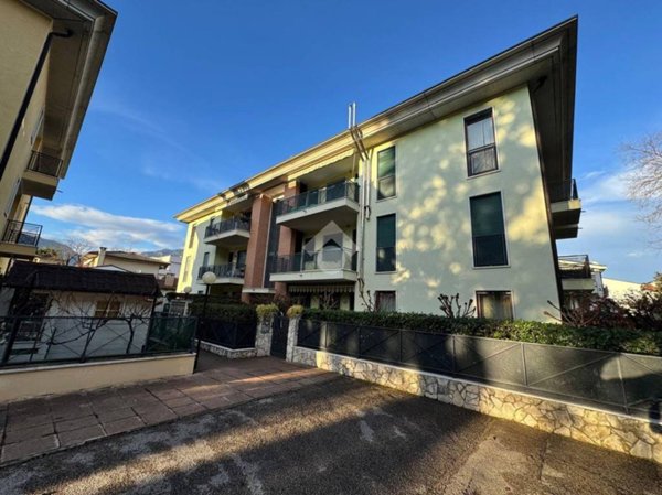 appartamento in vendita a Schio in zona Magrè