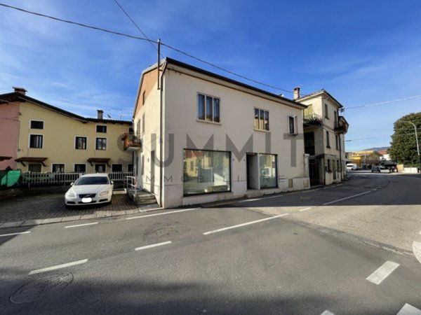 negozio in vendita a Schio in zona Giavenale