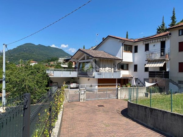 casa indipendente in vendita a Schio in zona Poleo