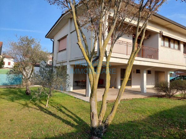 casa indipendente in vendita a Schio