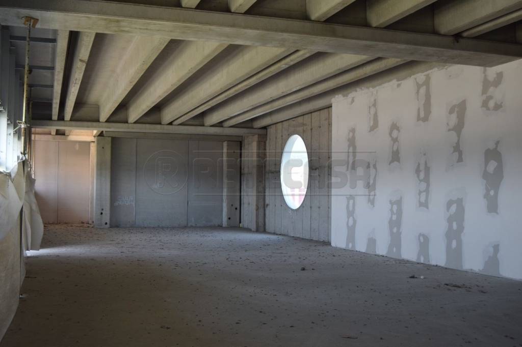 locale commerciale in vendita a Schio