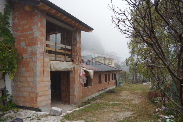 casa indipendente in vendita a Schio in zona Tretto