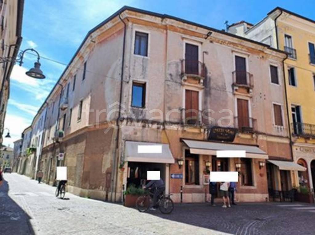 negozio in vendita a Schio