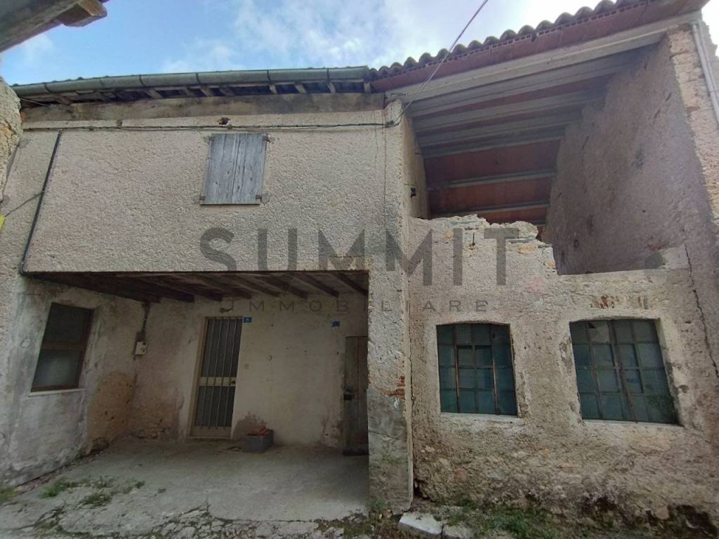 casa indipendente in vendita a Schio in zona Tretto