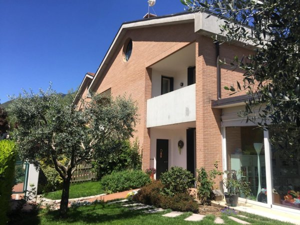 casa indipendente in vendita a Schio in zona Poleo