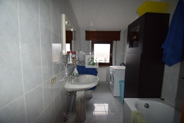 appartamento in vendita a Schio in zona Magrè