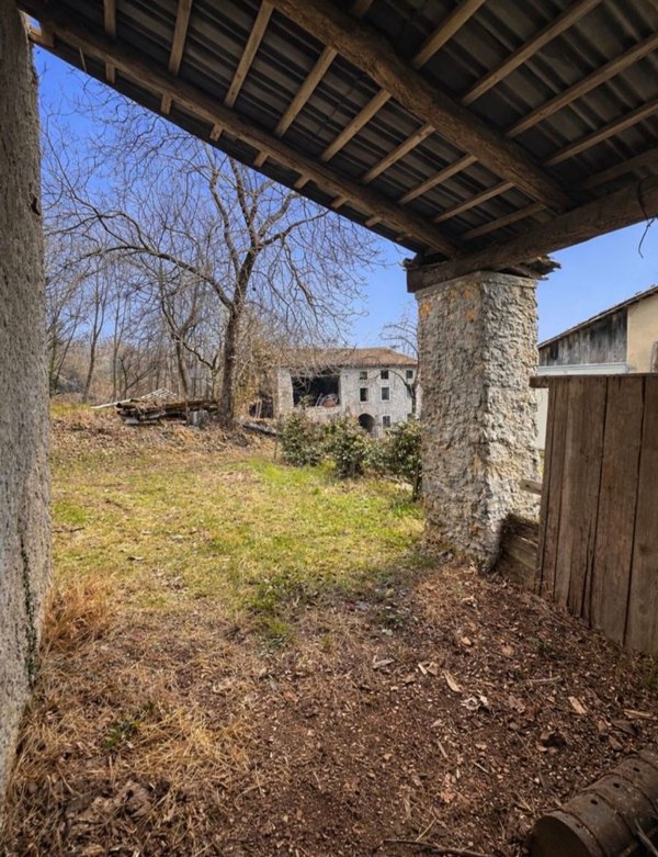 pentavano in vendita a Schio in zona Monte Magrè