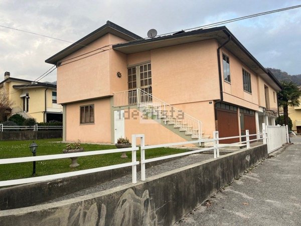 casa indipendente in vendita a Schio in zona Poleo