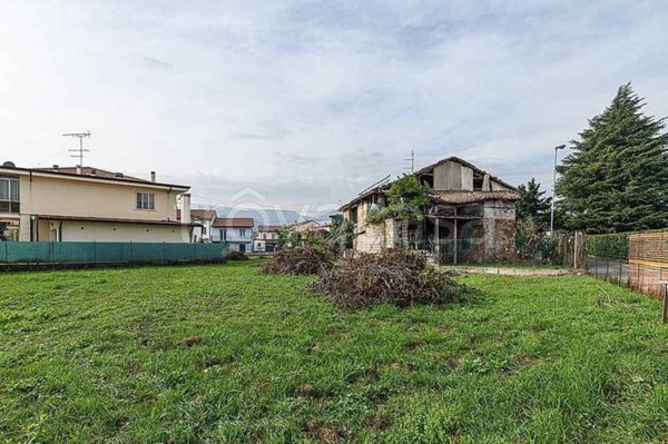 casa indipendente in vendita a Schio in zona Magrè