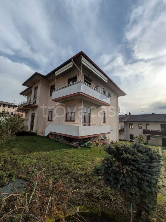 appartamento in vendita a Schio in zona Magrè