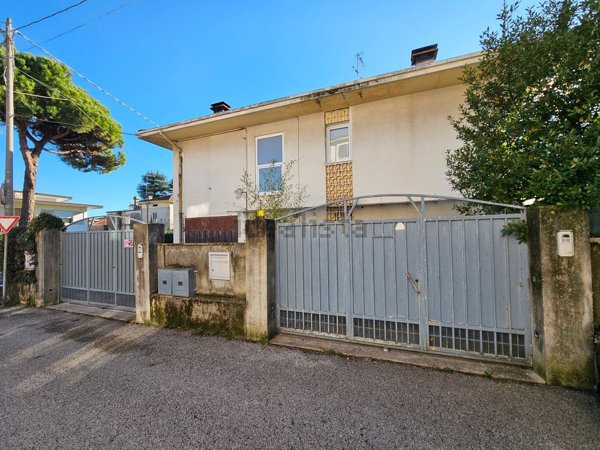 casa indipendente in vendita a Schio in zona Santa Croce