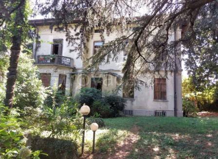 appartamento in vendita a Schio in zona Magrè