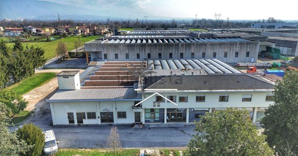 locale di sgombero in vendita a Schio