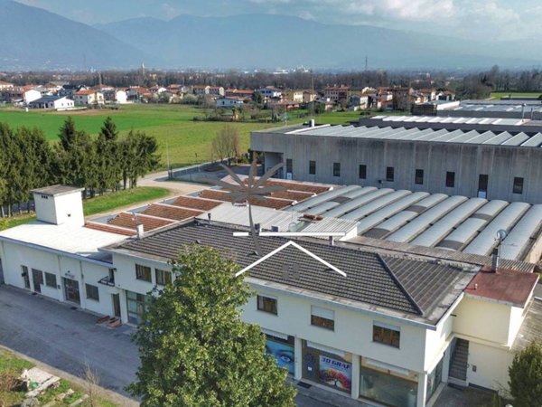 locale commerciale in vendita a Schio