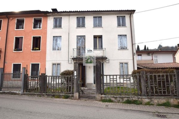 casa indipendente in vendita a Schio in zona Magrè