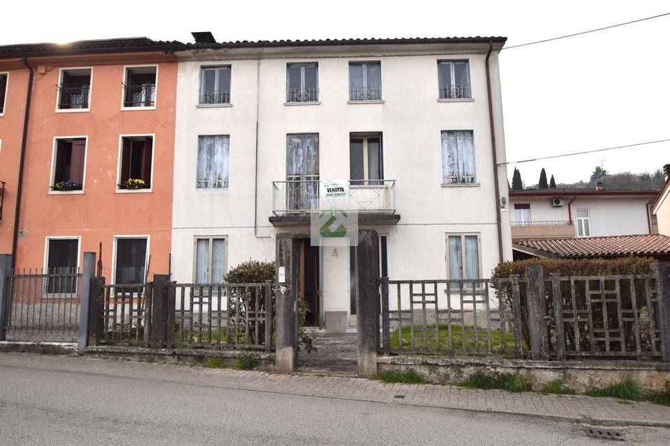 casa indipendente in vendita a Schio in zona Magrè