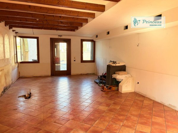 appartamento in vendita a Schio in zona Magrè