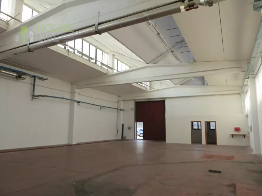 capannone in vendita a Schio in zona Vegri