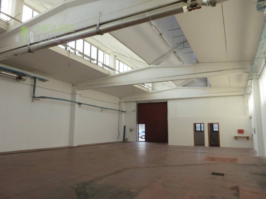 locale commerciale in vendita a Schio in zona Vegri