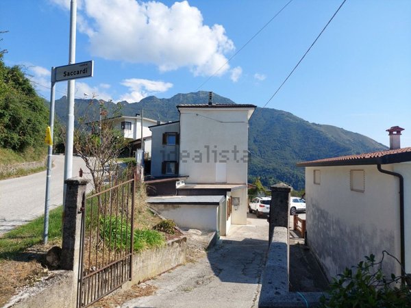 casa indipendente in vendita a Schio in zona Tretto