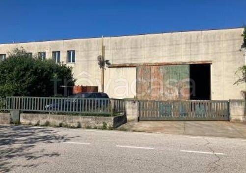 locale commerciale in vendita a Schio