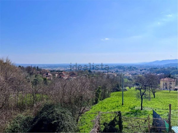 casa indipendente in vendita a Schio in zona Poleo