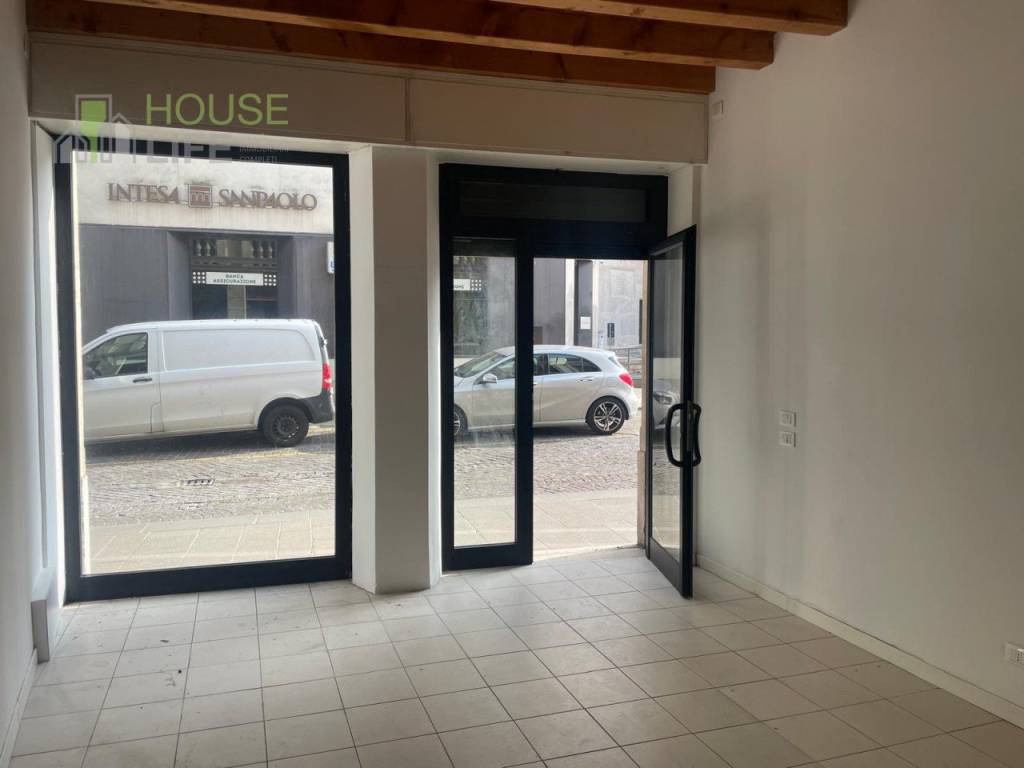ufficio in vendita a Schio in zona Monte Magrè