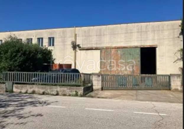 locale di sgombero in vendita a Schio