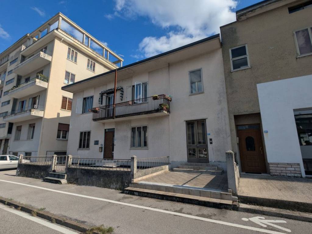 casa indipendente in vendita a Schio