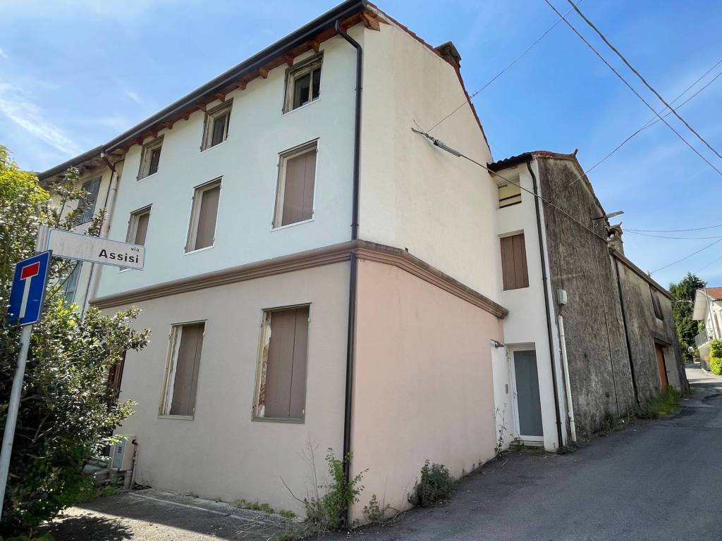 casa indipendente in vendita a Schio