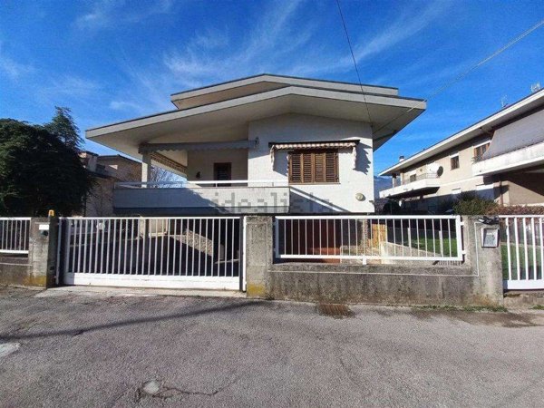 casa indipendente in vendita a Schio in zona Santa Croce