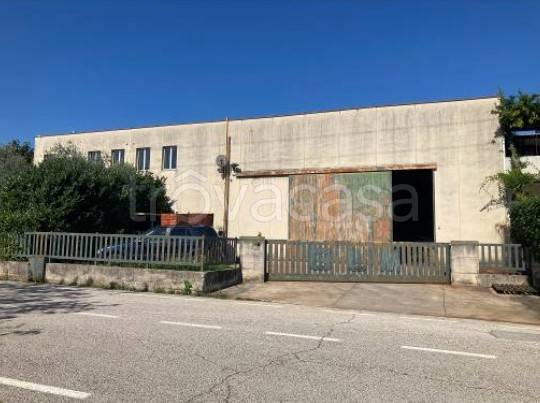 locale commerciale in vendita a Schio