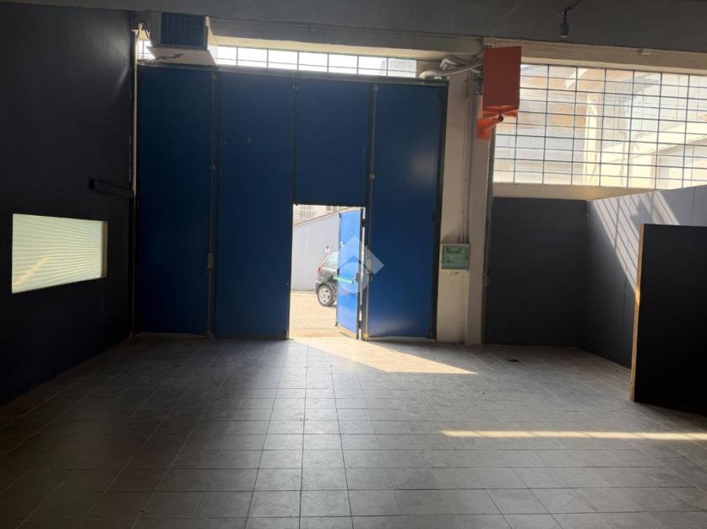 locale commerciale in vendita a Schio