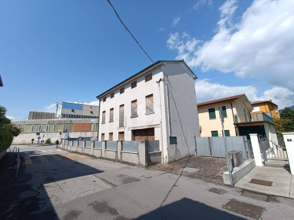 casa indipendente in vendita a Schio in zona Santa Croce