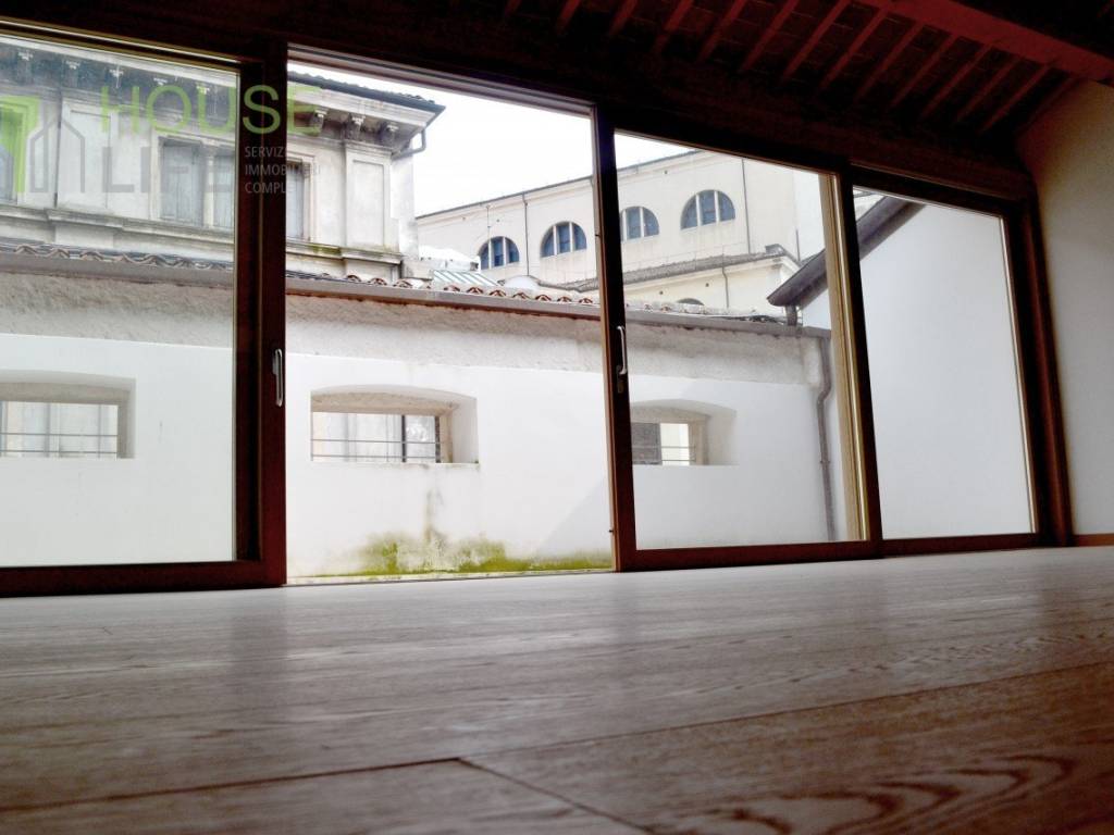 appartamento in vendita a Schio in zona Monte Magrè