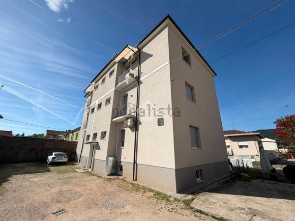 appartamento in vendita a Schio in zona Magrè