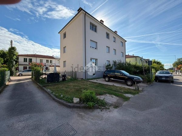 appartamento in vendita a Schio in zona Magrè
