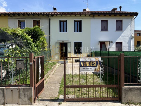 casa indipendente in vendita a Schio in zona Santa Croce