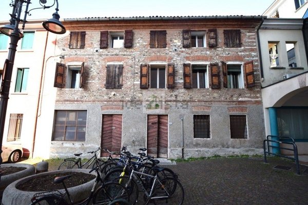 casa semindipendente in vendita a Schio in zona Santa Croce