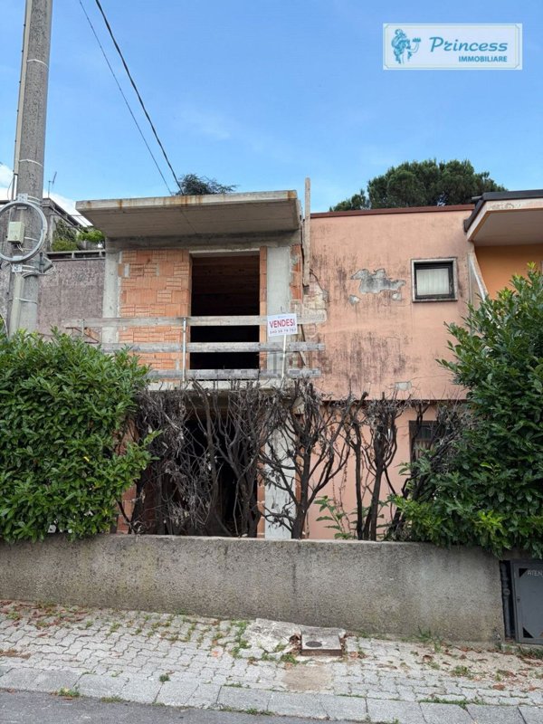casa indipendente in vendita a Schio in zona Monte Magrè
