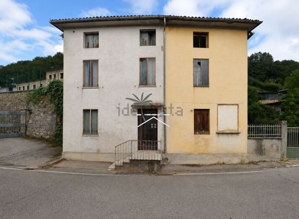casa indipendente in vendita a Schio in zona Magrè