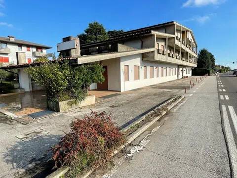 intera palazzina in vendita a Schio in zona Giavenale