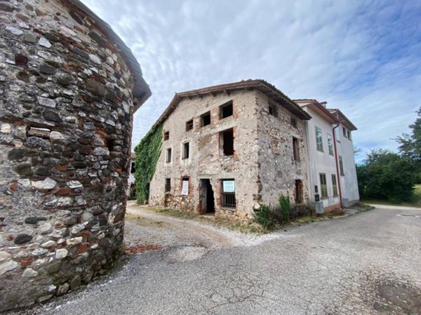 casa indipendente in vendita a Schio in zona Vegri