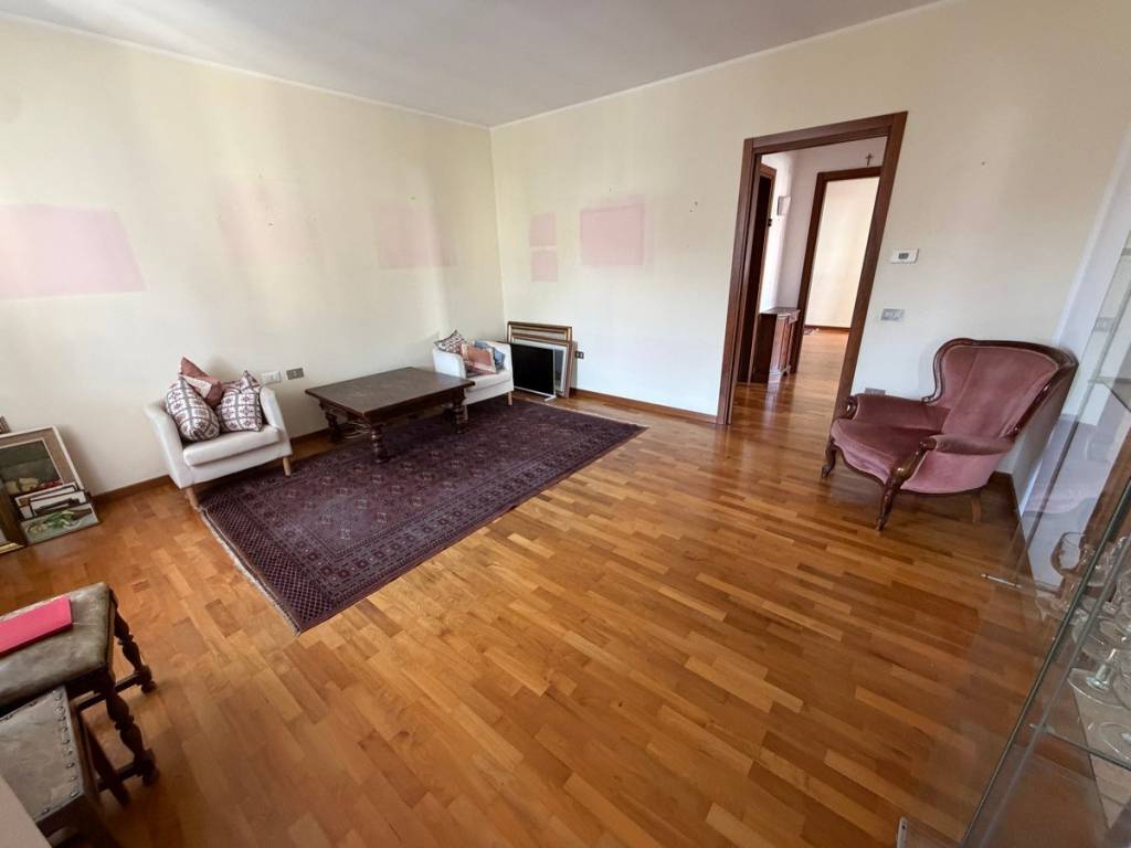 appartamento in vendita a Schio in zona Magrè