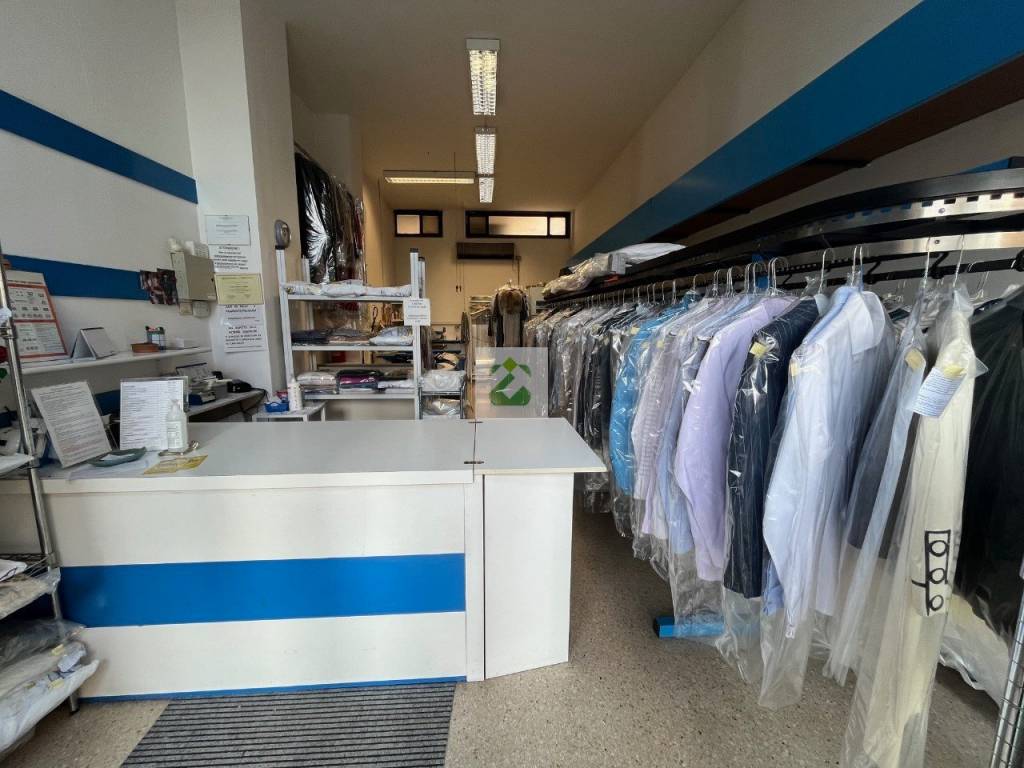 negozio in vendita a Schio in zona Monte Magrè