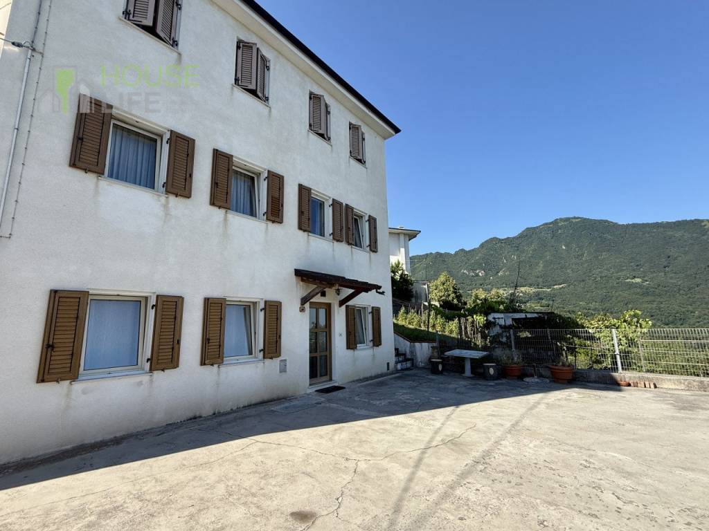 casa indipendente in vendita a Schio in zona Tretto