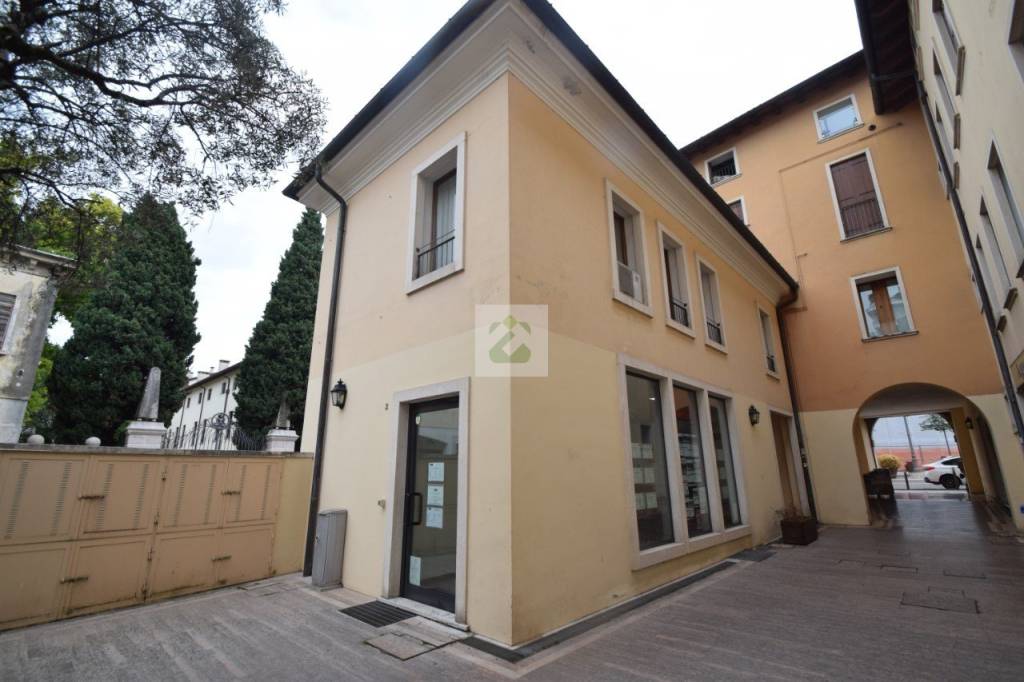 appartamento in vendita a Schio in zona Monte Magrè
