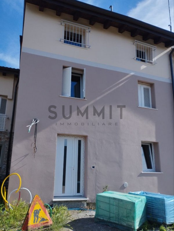 casa semindipendente in vendita a Schio in zona Magrè