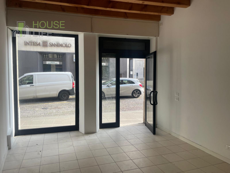 ufficio in vendita a Schio in zona Monte Magrè