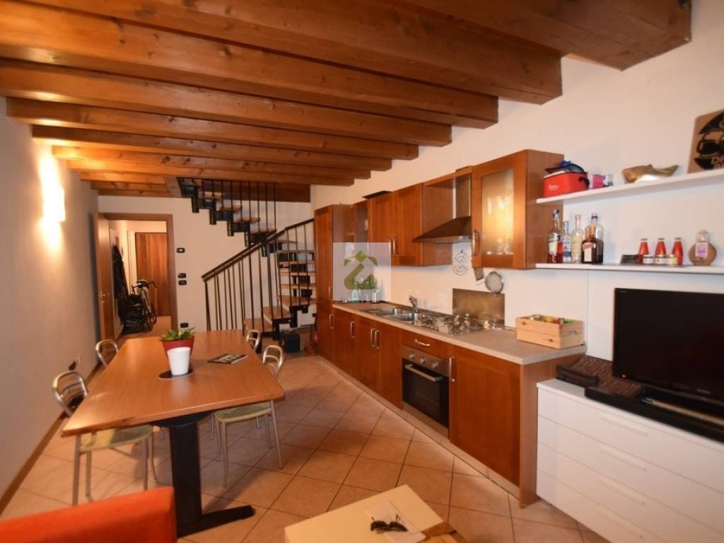 appartamento in vendita a Schio in zona Monte Magrè